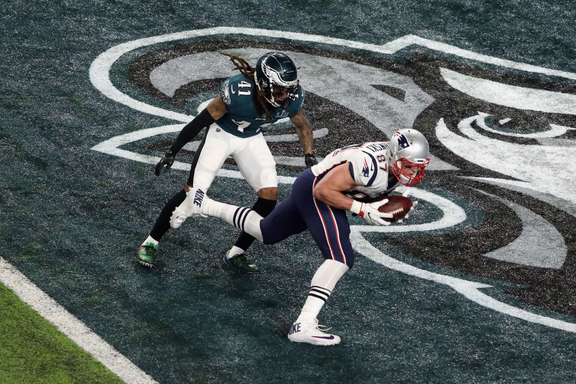 MINNEAPOLIS, MN - FEBRUARY 04: Rob Gronkowski #87 of the New England Patriots catches a 5-yard touchdown reception past Ronald Darby #41 of the Philadelphia Eagles during the third quarter in Super Bowl LII at U.S. Bank Stadium on February 4, 2018 in Minneapolis, Minnesota.  (Photo by Christian Petersen/Getty Images)
