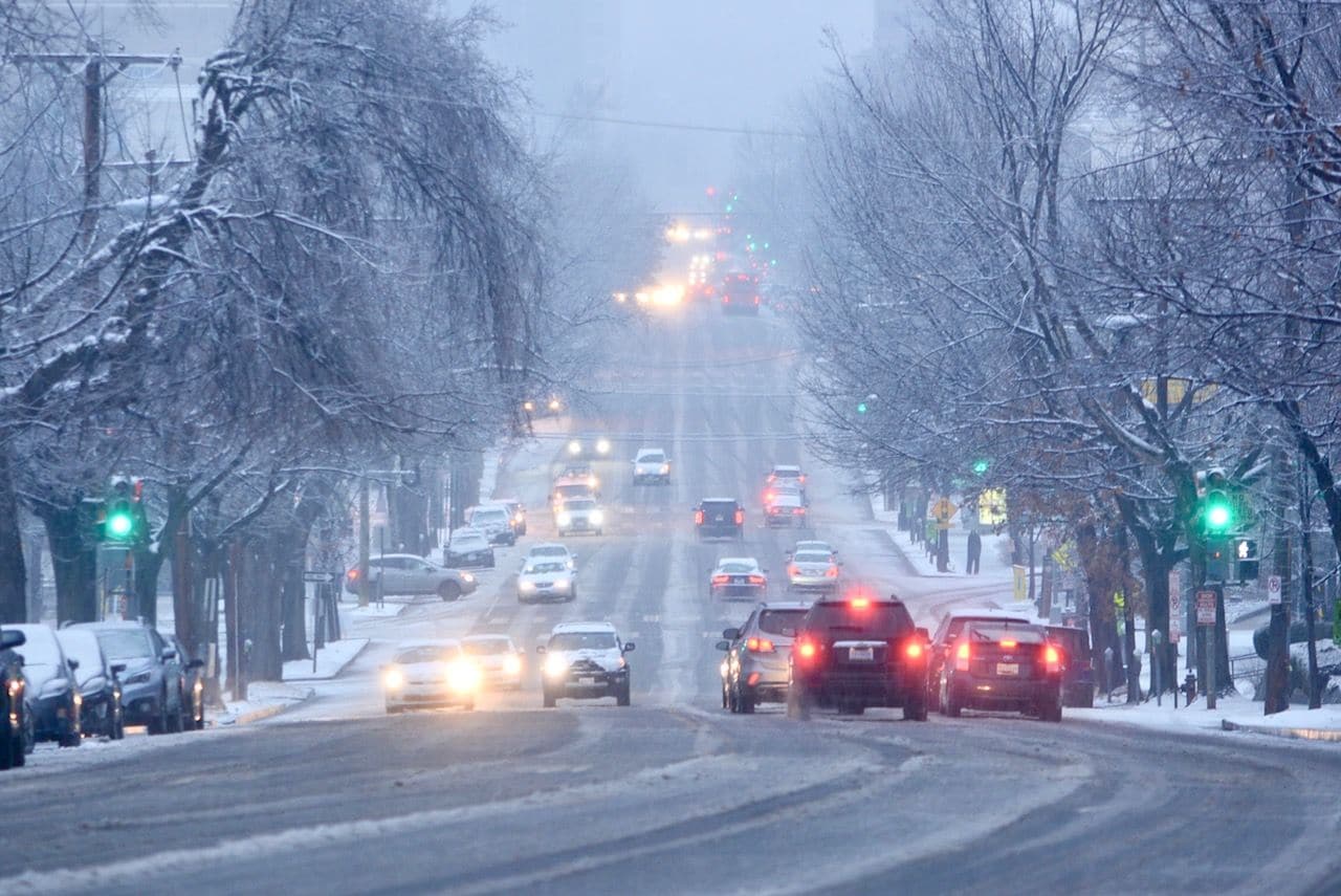 The snow and sleet made roads slushy Saturday. (WTOP/Dave Dildine) 