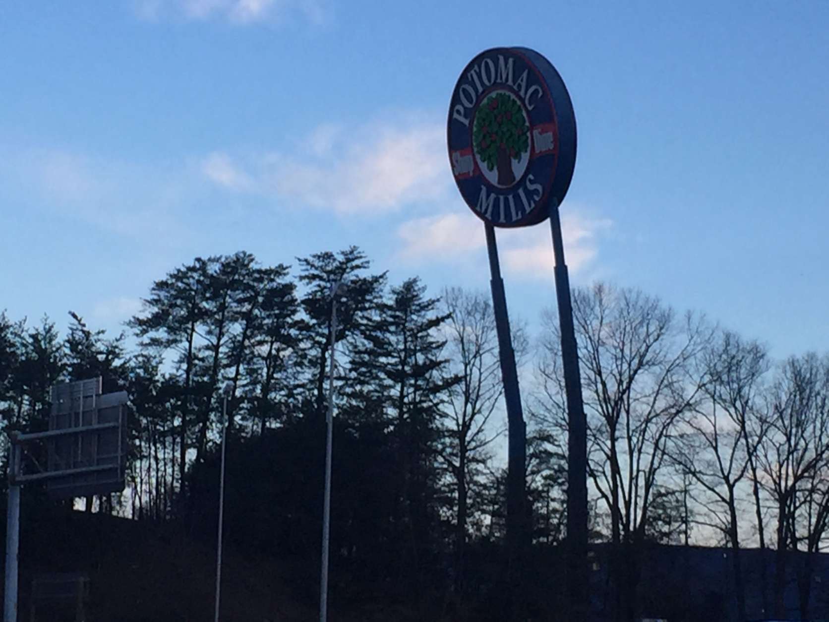 Powerful winds caused the sign for Potomac Mills to lean dangerously last year. (WTOP/John Domen)