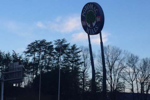 Southbound lanes of I-95 open after leaning Potomac Mills sign removed (Video)