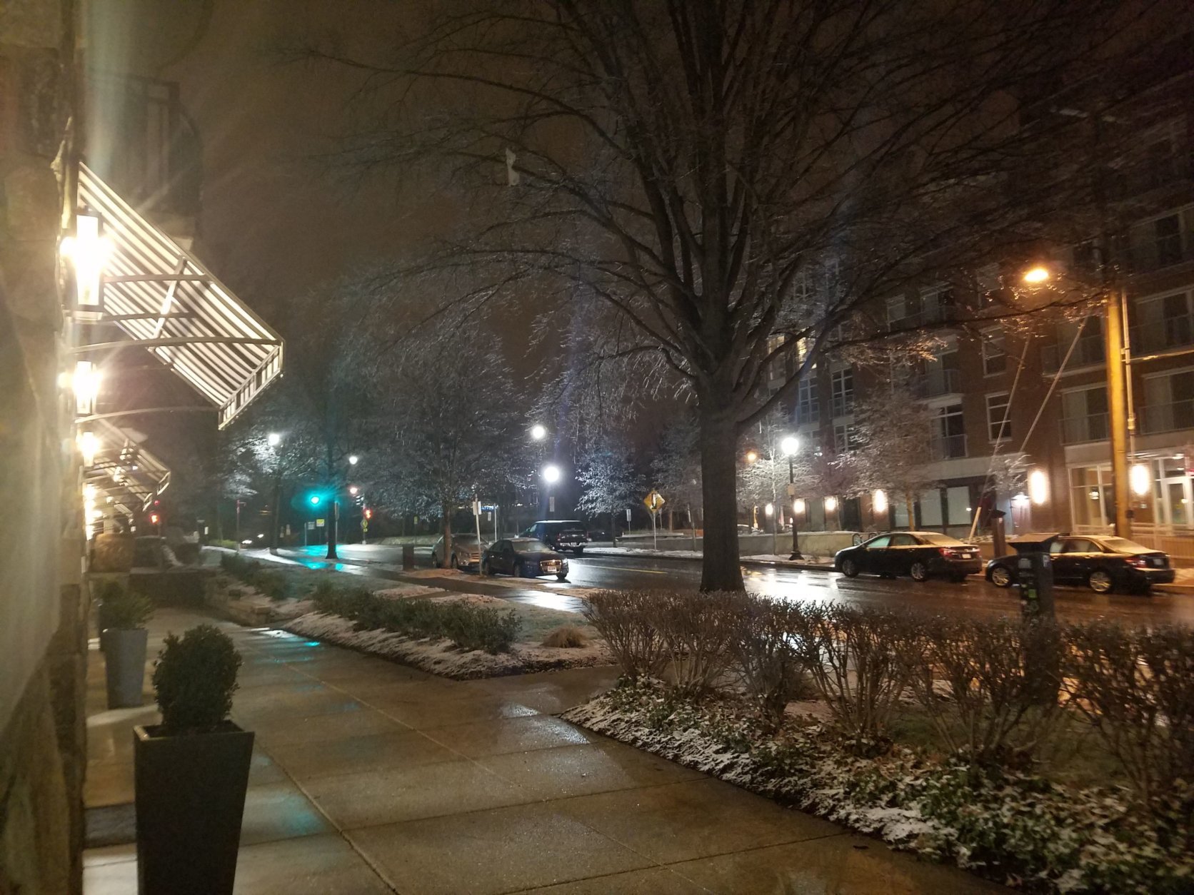 A wintry storm greeted D.C.-area residents Wednesday morning on the first day of spring. (WTOP/William Vitka)