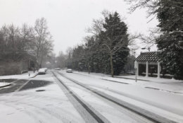 Snow sticks to the ground in Gaithersburg, Maryland. (Courtesy roma g via Twitter)