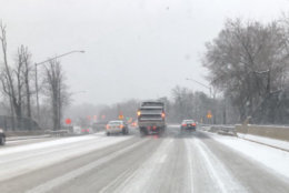 Bridges over the Beltway on the Rockville Pike were snowy and slick on Wednesday. (WTOP/John Aaron)