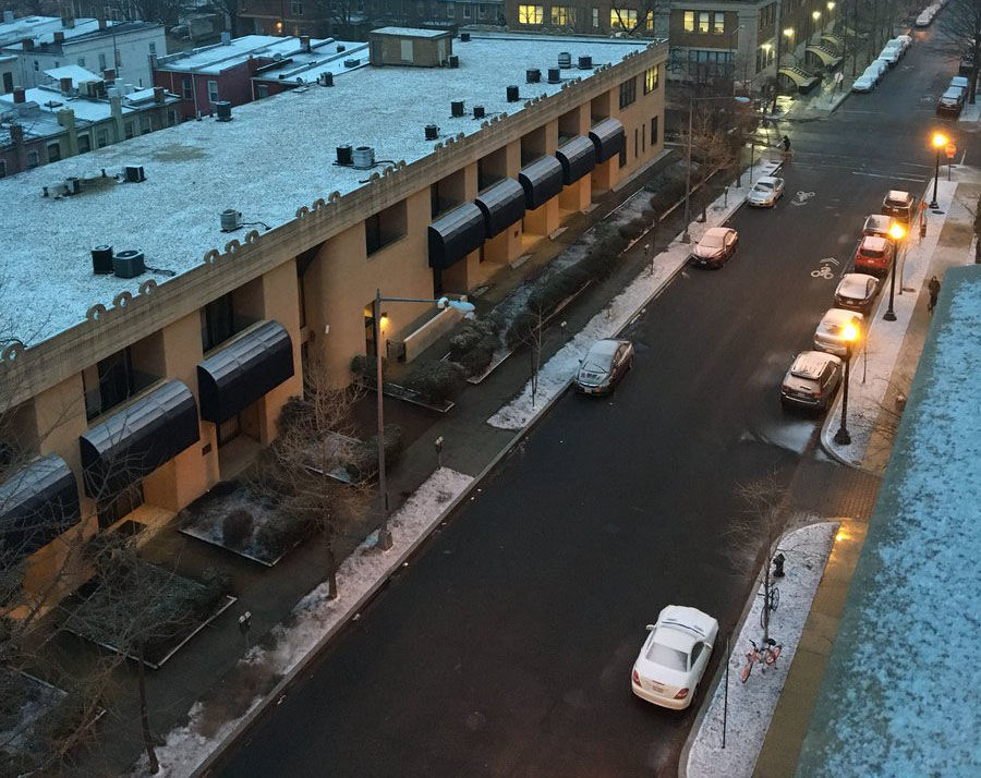 Light snow falling over Northeast D.C. on Wednesday morning. (WTOP/Sarah Beth Hensley)