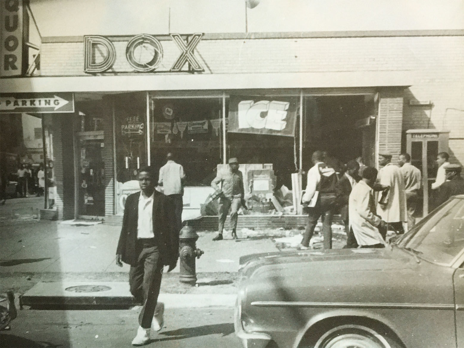 Scattered crowds in front of a looted store. (Courtesy D.C. Fire and EMS Museum)