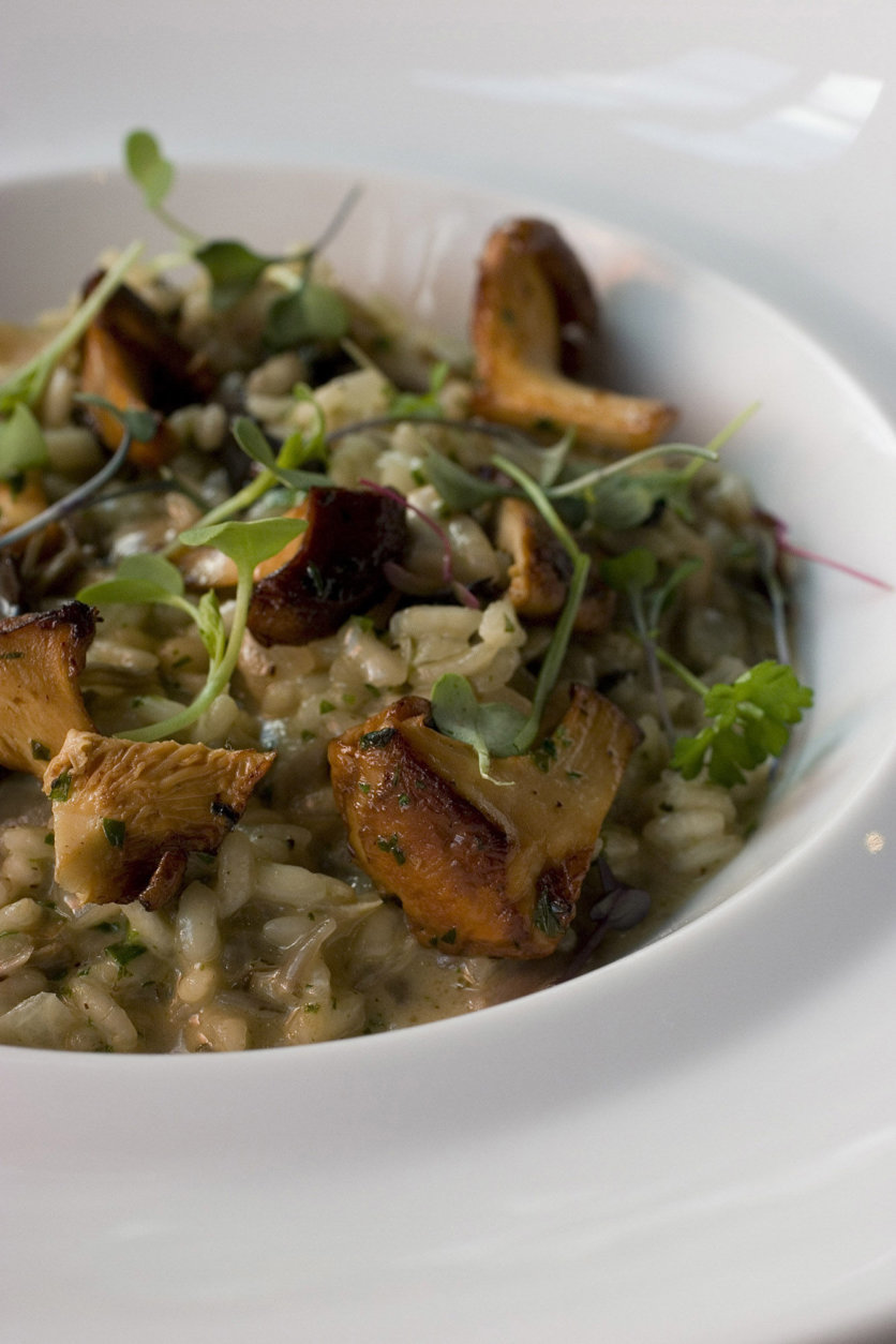 **FOR USE WITH AP LIFESTYLES**   Forest Mushroom Risotto by Frank McClelland, of Boston's L'Espalier restaurant, is seen in this Tuesday, Nov. 13, 2007 photo.  McClelland was named best chef in the Northeast by the James Beard Foundation in the spring of 2007.   (AP Photo/Larry Crowe)