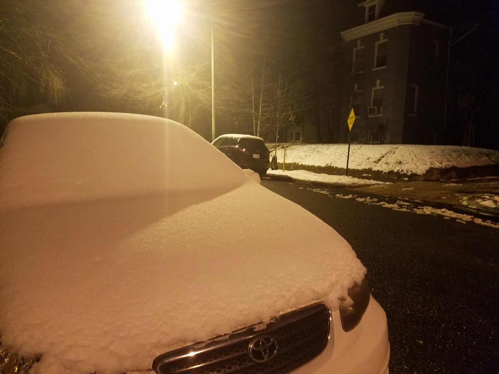Snow covered cars in Columbia Heights in D.C. (WTOP/Will Vitka)