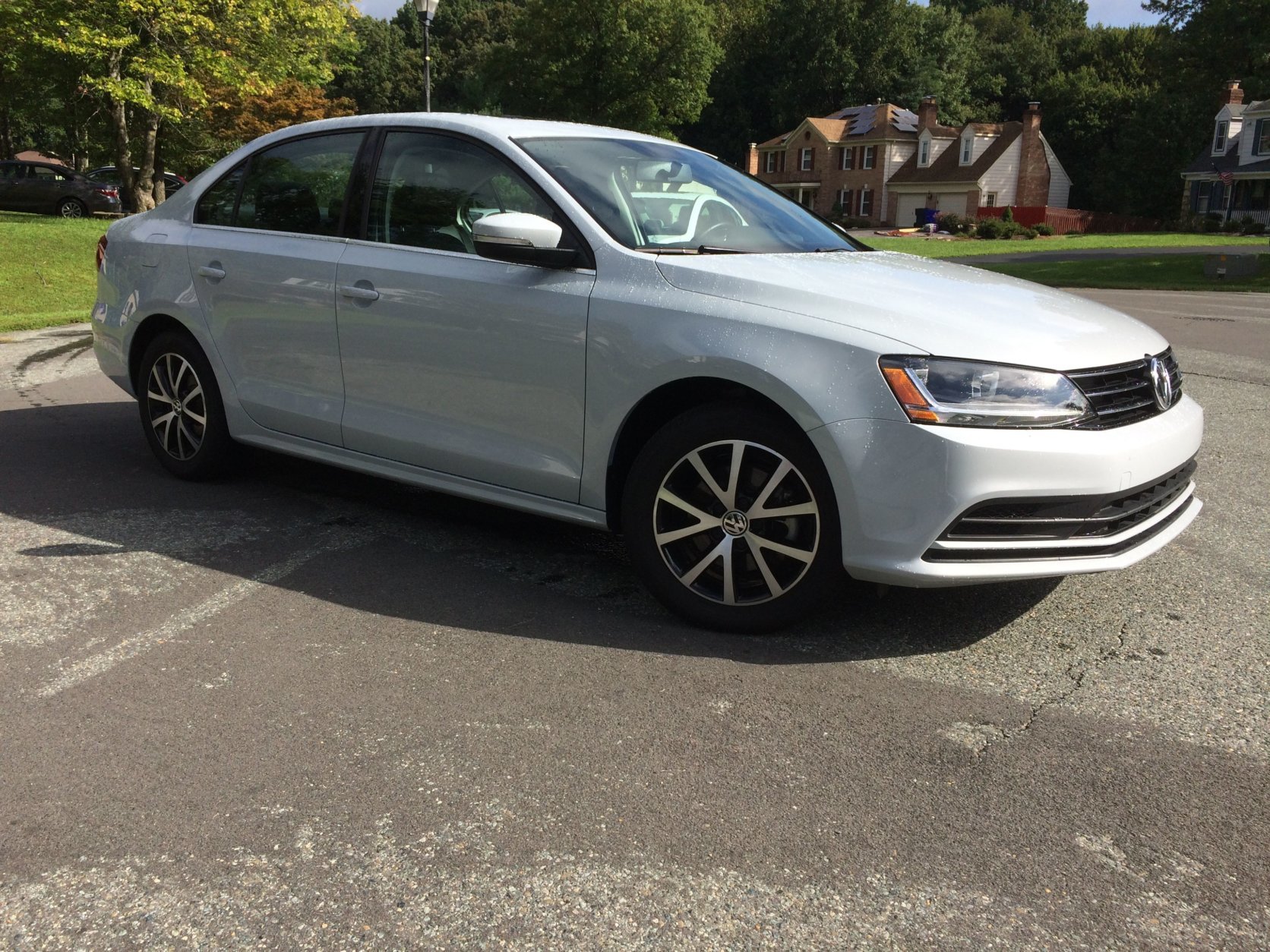 When you want to buy a compact sedan you usually have to sacrifice interior space for better fuel economy. But WTOP's Mike Parris said the Volkswagen Jetta has the interior space of a larger midsize sedan and it won't break the bank either. (WTOP/Mike Parris) 