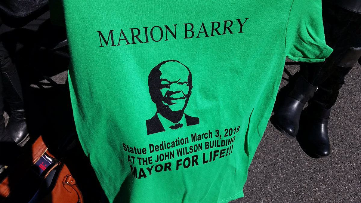 A t-shirt commemorating the statue unveiling along Pennysvlania Avenue. (WTOP/Kathy Stewart)
