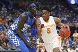 Tennessee forward Admiral Schofield (5) drives against Kentucky's Wenyen Gabriel (32) during the first half of an NCAA college basketball championship game at the Southeastern Conference tournament Sunday, March 11, 2018, in St. Louis. (AP Photo/Jeff Roberson)