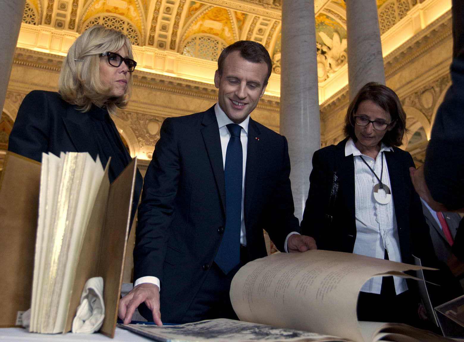 PHOTOS Pomp-filled DC visit for French president, wife WTOP News