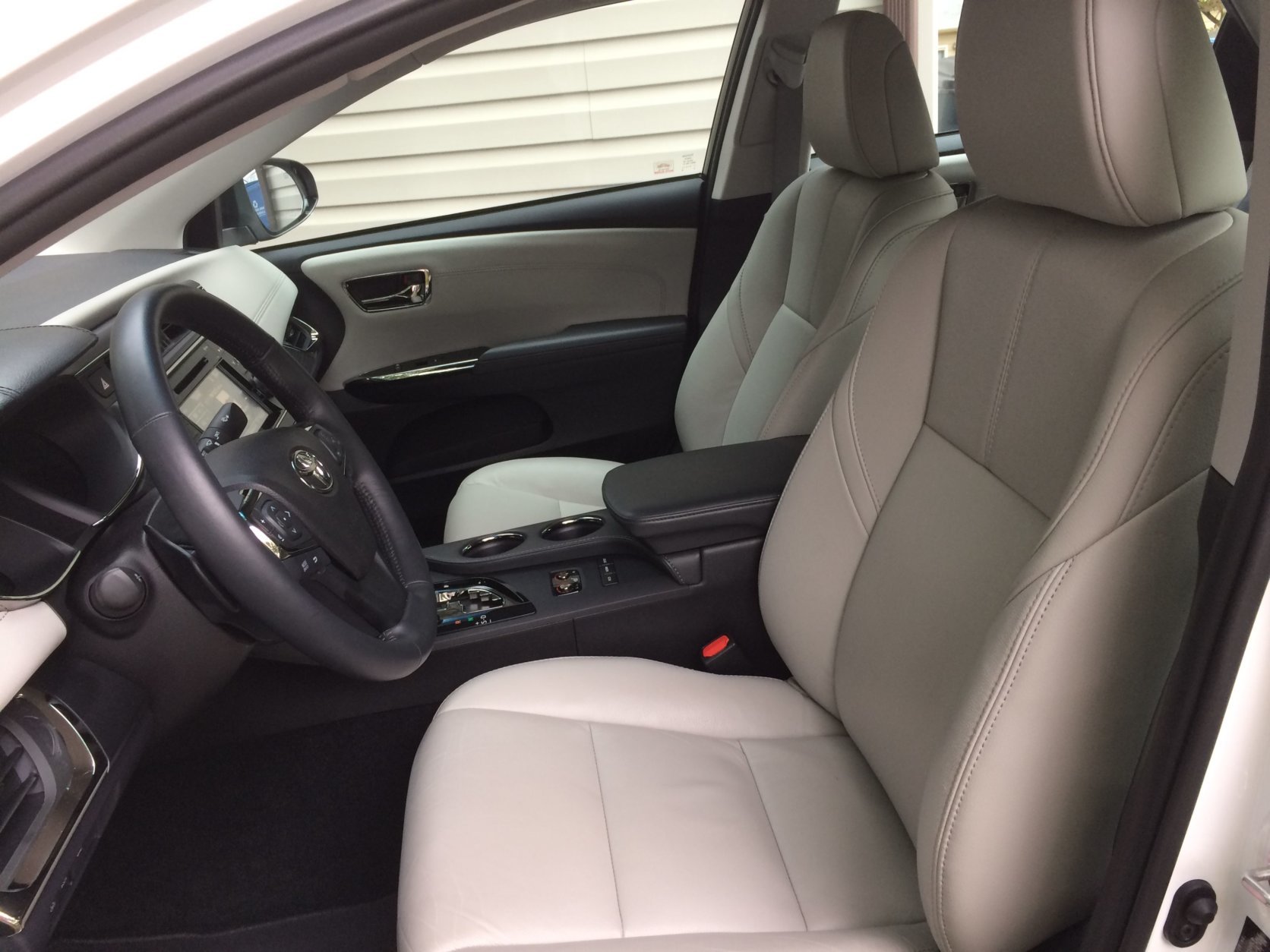 Parris says the interior has comfortable front heated seats in high quality leather, with a nice amount of power controls to find a good seating position. (WTOP/Mike Parris)