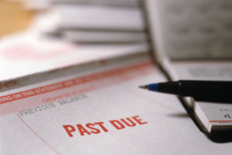 No matter how good you are at managing money, you've probably let a bill due date fall through the cracks, at least once. Here are some ways to minimize the damage. (Thinkstock)