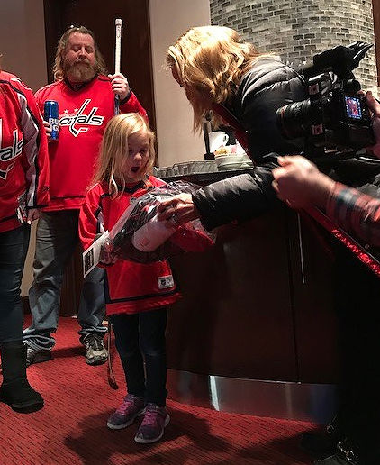 Keelan Moxley received a gift bag from Ted and Lynn Leonsis. (Courtesy Monumental Sports & Entertainment)