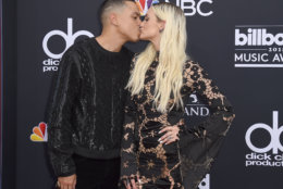 Evan Ross, left, and Ashlee Simpson Ross kiss as they arrive at the Billboard Music Awards at the MGM Grand Garden Arena on Sunday, May 20, 2018, in Las Vegas. (Photo by Jordan Strauss/Invision/AP)