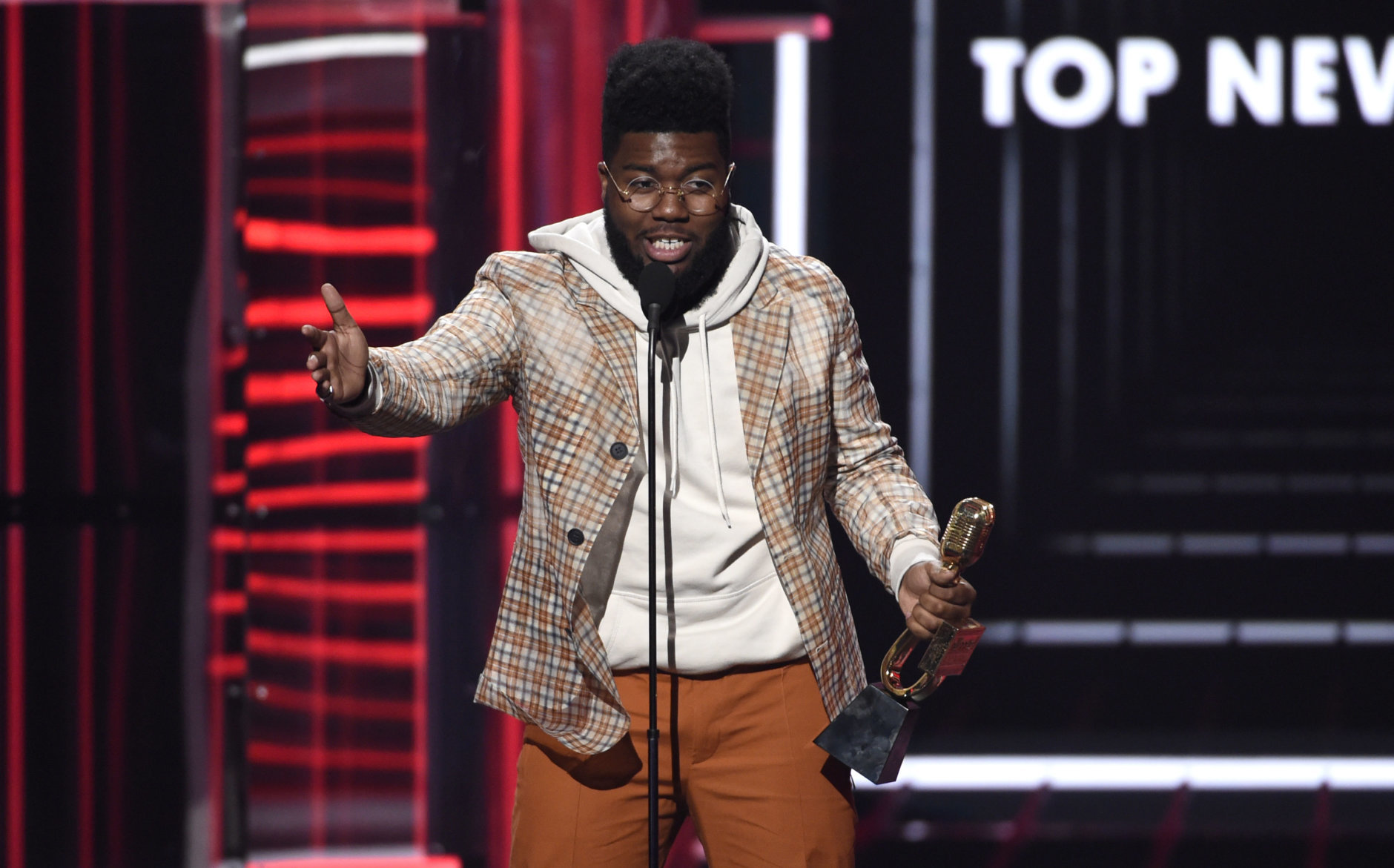 Khalid accepts the award for top new artist at the Billboard Music Awards at the MGM Grand Garden Arena on Sunday, May 20, 2018, in Las Vegas. (Photo by Chris Pizzello/Invision/AP)