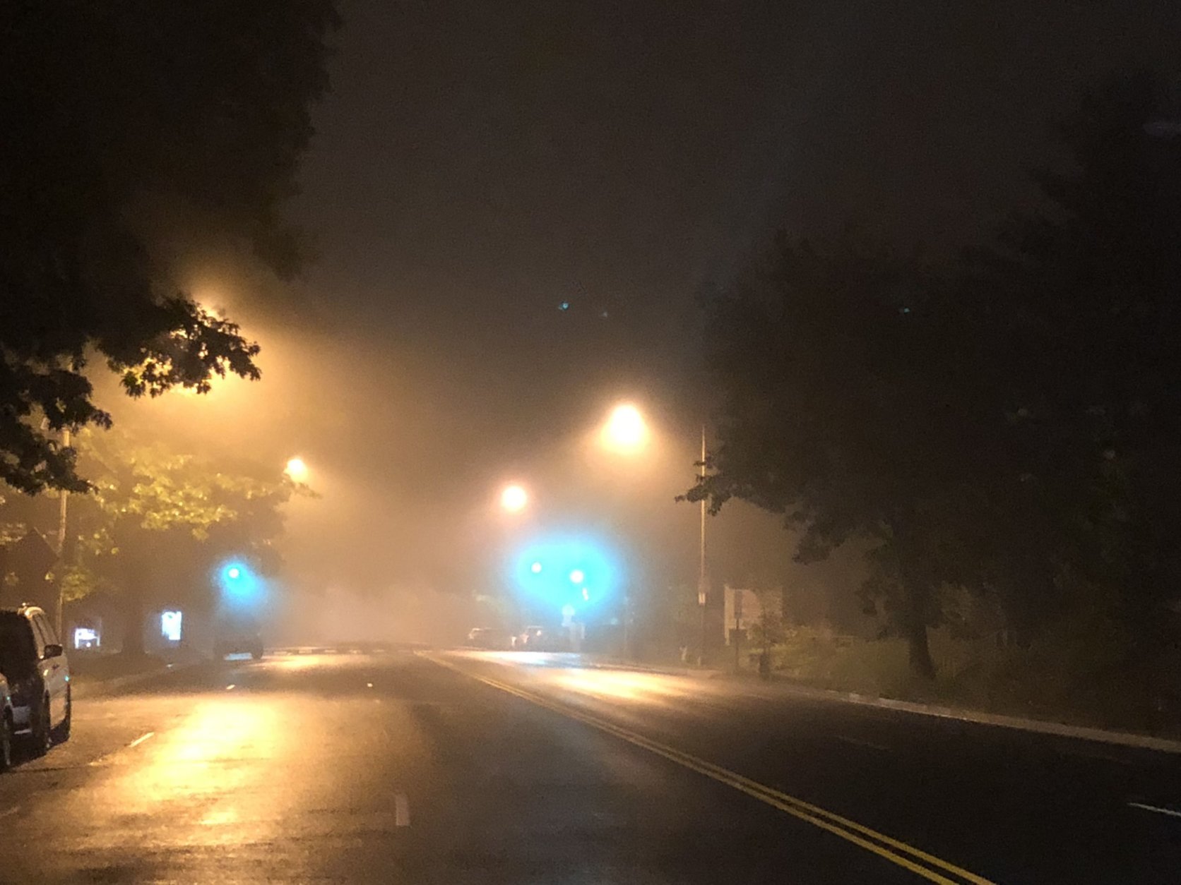 Fog obscures lights in Northwest D.C. outside the WTOP newsroom. (WTOP/Abigail Constantino)