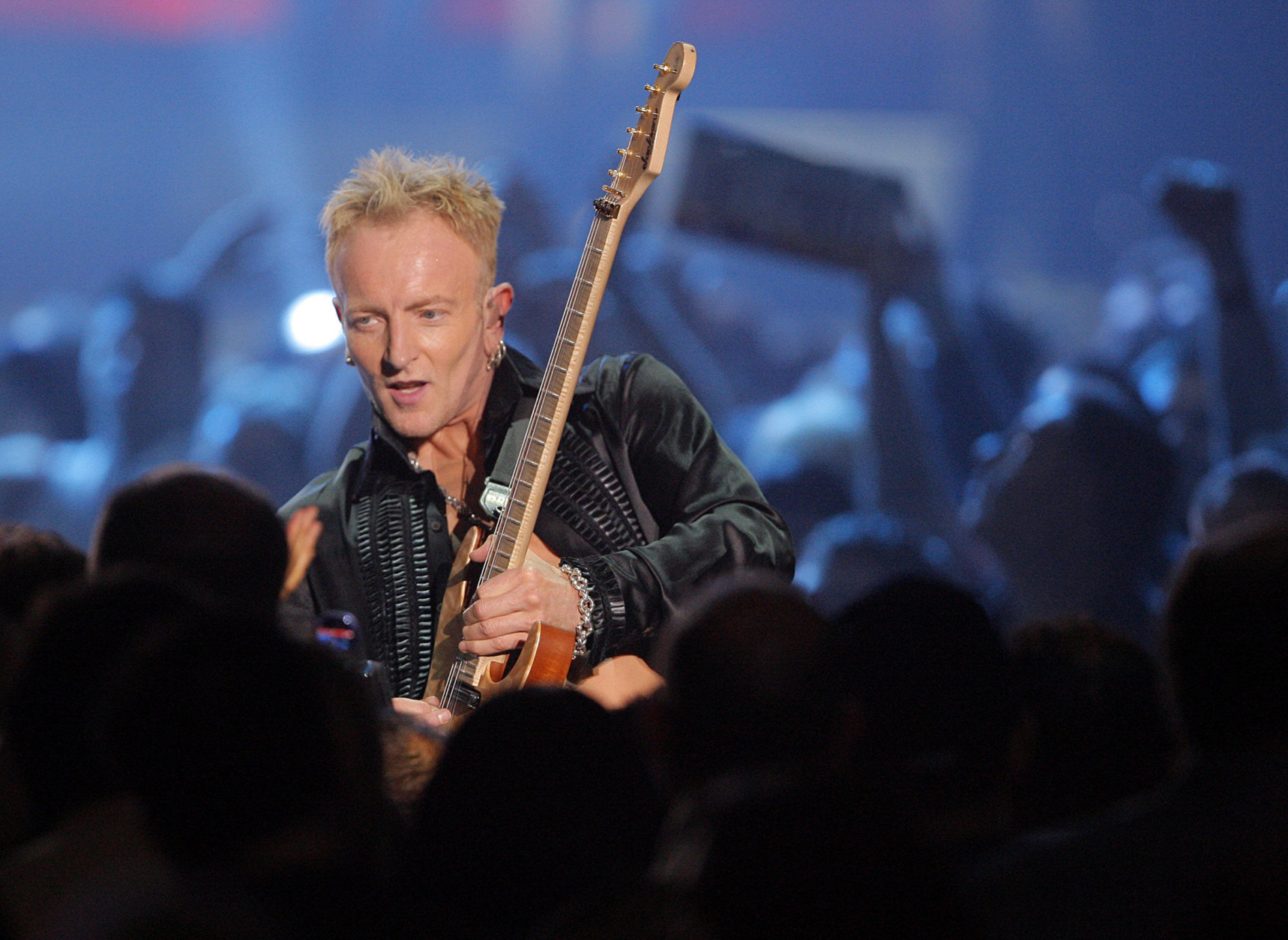 Phil Collen of rock group Def Leppard performs during the VH1 Rock Honors concert in Las Vegas on Thursday, May 25, 2006.   (AP Photo/Jae C. Hong)