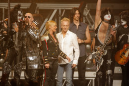 Gene Simmons, from left, of KISS, Rob Halford of Judas Priest, host Jaime Pressly, Phil Collen of Def Leppard, Scott Travis of Judas Priest, Paul Stanley and Tommy Thayer of KISS, greet the fans after the VH1 Rock Honors concert in Las Vegas on Thursday, May 25, 2006.   (AP Photo/Jae C. Hong)