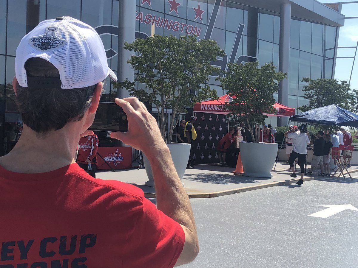 PHOTOS: Fanfest brings Stanley Cup to fans; some express