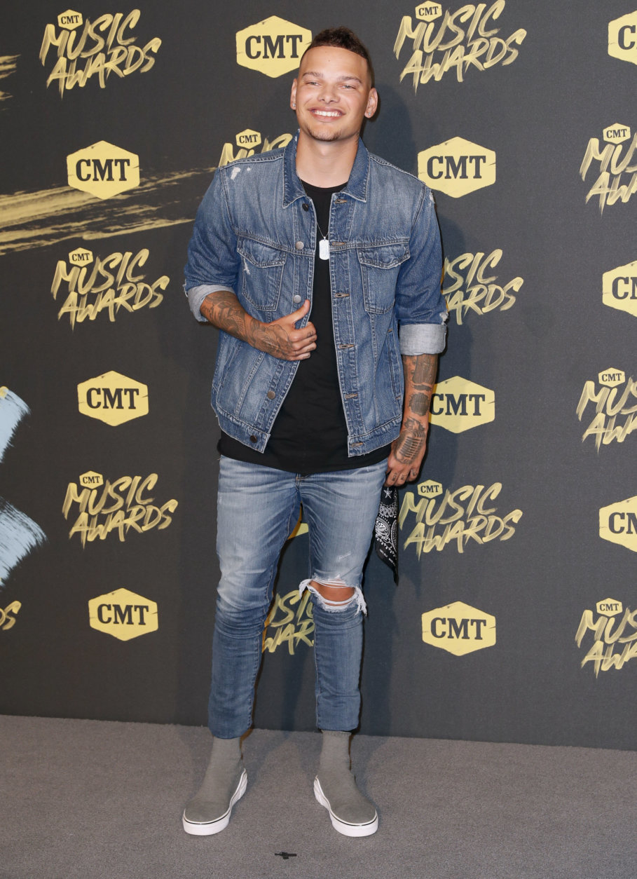 Kane Brown arrives at the CMT Music Awards at the Bridgestone Arena on Wednesday, June 6, 2018, in Nashville, Tenn. (AP Photo/Al Wagner)