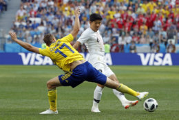 Sweden's Viktor Claesson, left, challenges South Korea's Park Joo-ho during the group F match between Sweden and South Korea at the 2018 soccer World Cup in the Nizhny Novgorod stadium in Nizhny Novgorod, Russia, Monday, June 18, 2018. (AP Photo/Pavel Golovkin)