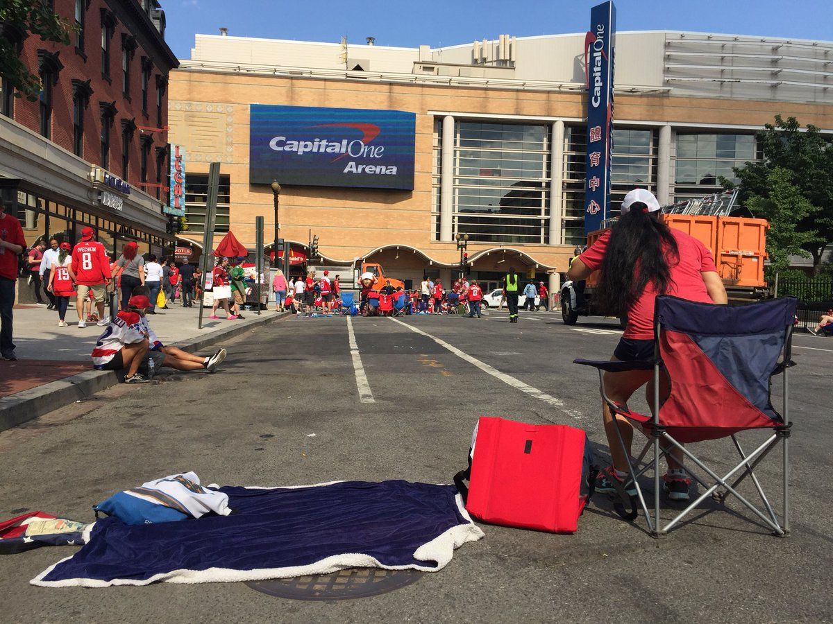Early birds stake out a good seat before Game 5 Thursday afternoon. (WTOP/Kristi King)