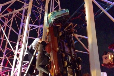 Roller coaster derails, drops 2 riders 30 feet; 6 injured