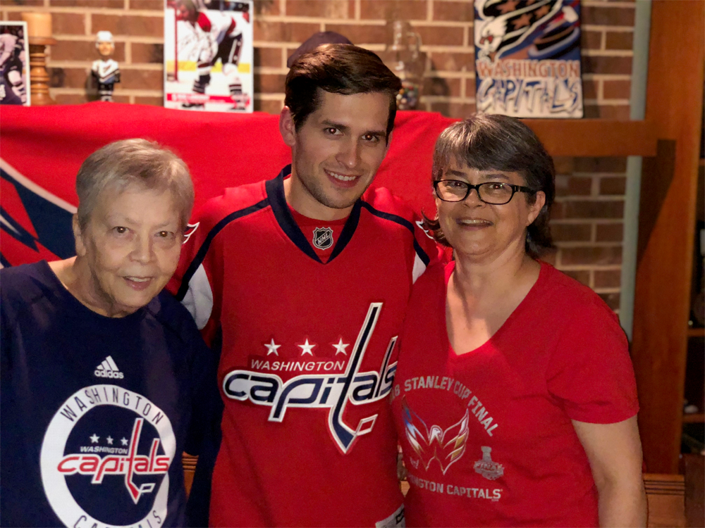 Caps fans flock for Stanley Cup championship gear - WTOP News