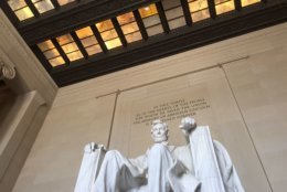 Note that above Lincoln's head are translucent panels of marble emitting light from the upper most roof area sky lights. (WTOP/Kristi King)