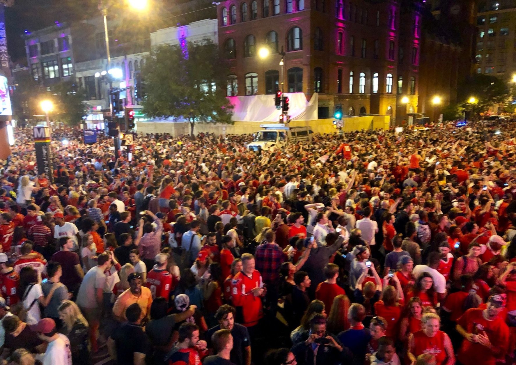 Crowds went wild in celebration after Thursday's game. (WTOP/Dave Dildine) 