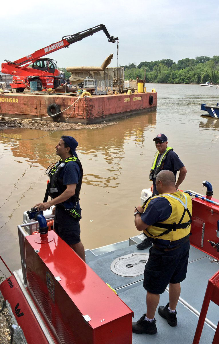 Members of the D.C. Fire Department search for a missing construction worker on the Potomac River. (Courtesy D.C. Fire and EMS via Twitter)