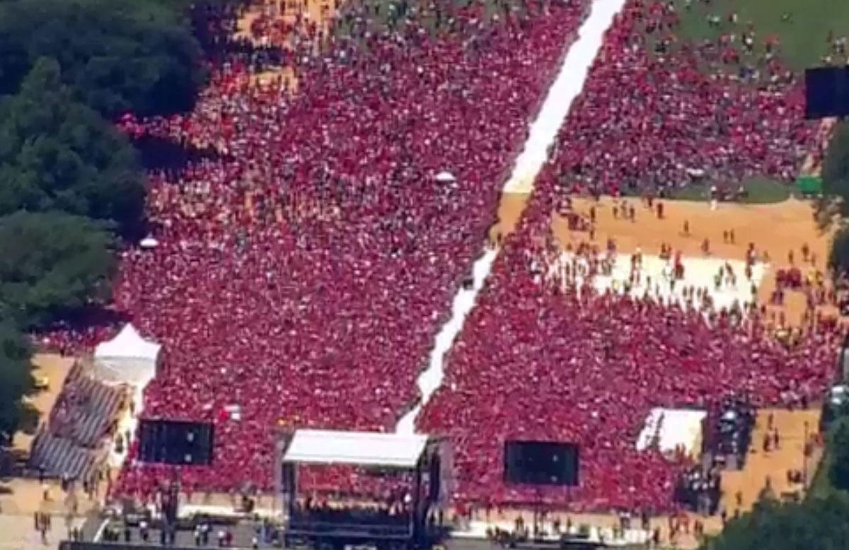A bird's eye view of Caps fans gathered on the National Mall for the rally. (Screenshot via NBC Washington livestream)