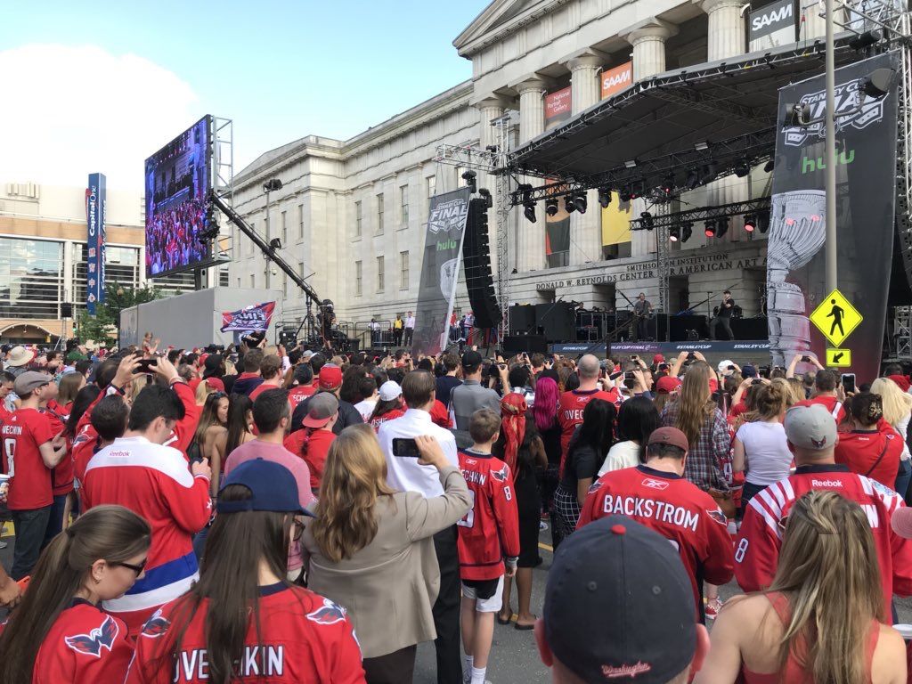 Capitals fans gather outside the Smithsonian's National Portrait Gallery to see the band Fall Out Boy. (WTOP/Michelle Basch)