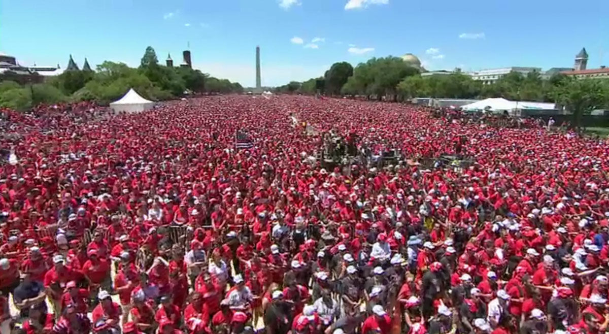 Thousands fill D.C.'s National Mall to celebrate Stanley Cup