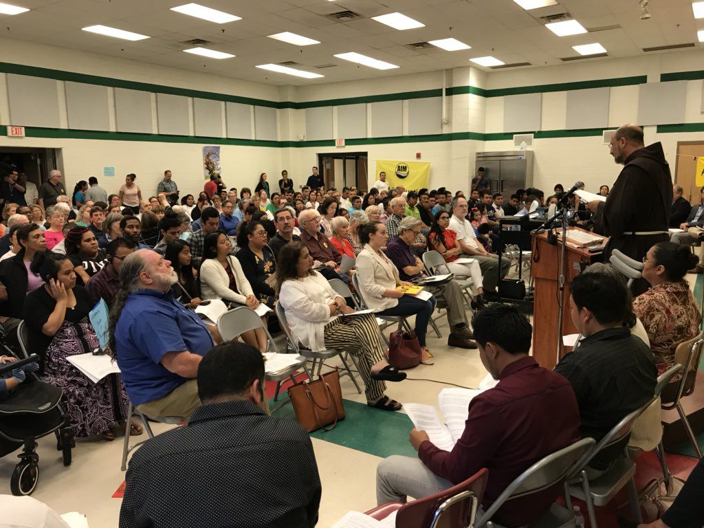 The meeting, held at JoAnn Leleck Elementary School at Broad Acres in Silver Spring, Maryland, was packed. (WTOP/Michelle Basch)