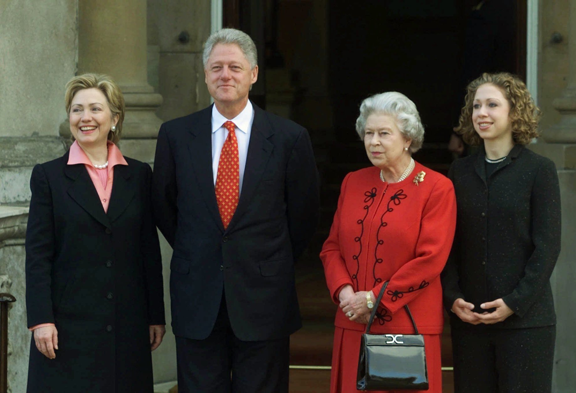 U.S. President Bill Clinton, Britain's Queen Elizabeth II, first lady Hillary Rodham Clinton, left, and Clinton's daughter Chelsea, right, stand for photographers outside Buckingham Palace in London Thursday, December 14, 2000. Clinton met with the Queen on the final day of his three-day visit to Ireland, Northern Ireland and England.  (AP Photo/Ron Edmonds)