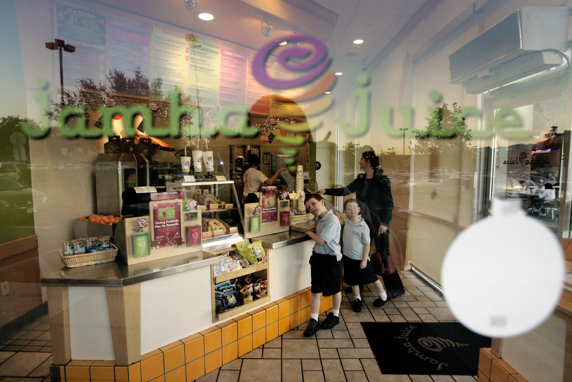 Sean Hovland, left, and his brother Andrew, 6, wait for their order at a Jamba Juice store in Glendale, Calif., Tuesday, Dec,. 5, 2006. Jamba Juice Co. warned consumers Tuesday that a potentially deadly bacterium may have contaminated smoothies that contain strawberries. The warning, released in consultation with the U.S. Food and Drug Administration, applies to smoothies sold at Jamba Juice stores in Arizona, Southern Nevada and Southern California between Nov. 25 and Dec. 1. (AP Photo/Damian Dovarganes)
