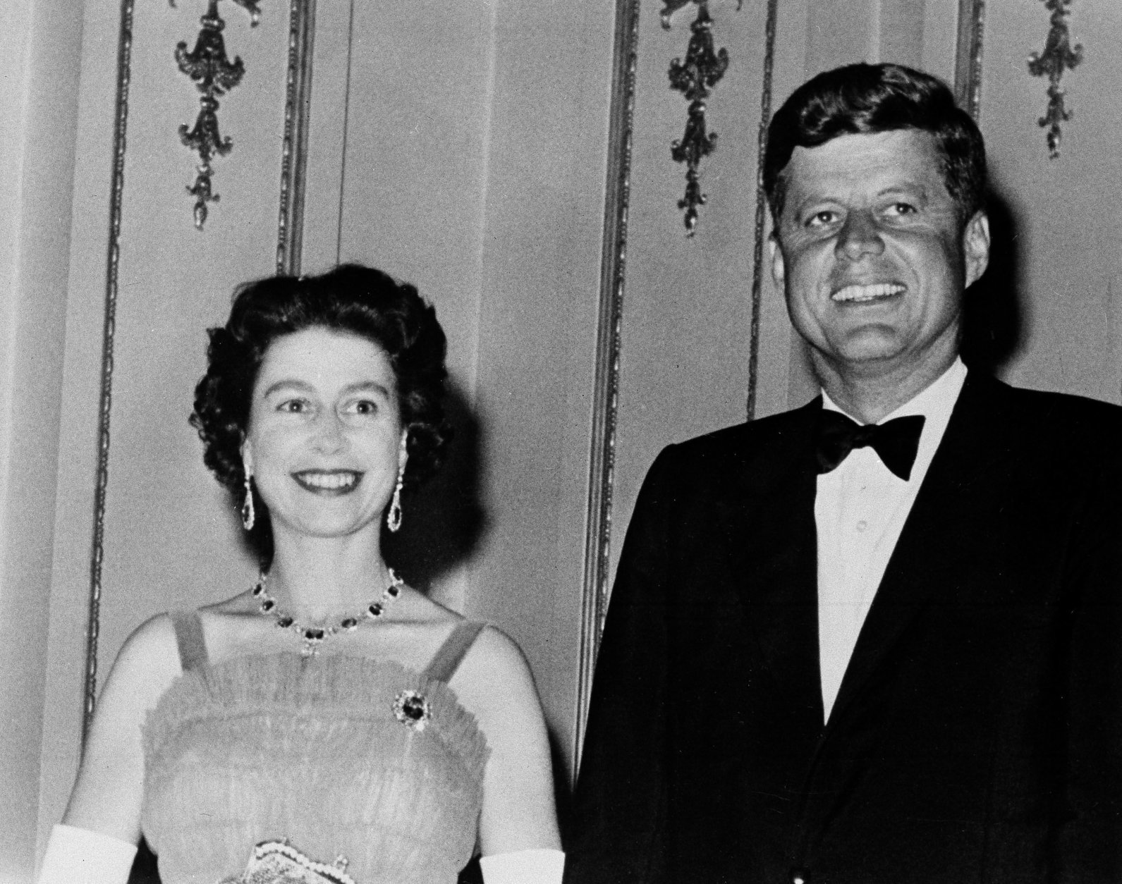 Queen Elizabeth II and President John Kennedy pose at Buckingham Palace in London, June 5, 1961.  The Kennedys were dinner guests of the Queen. (AP Photo)