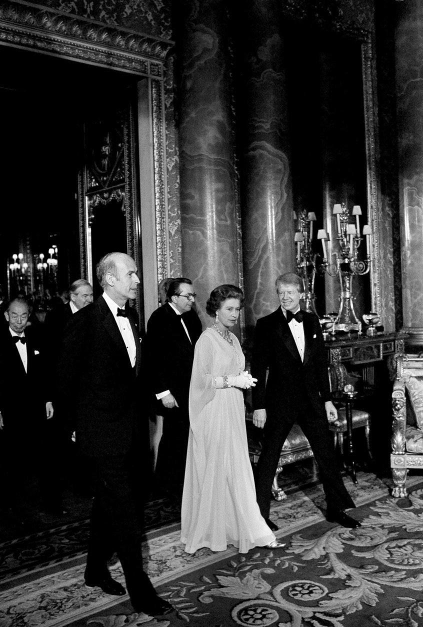 Queen Elizabeth II chats with French President Giscard d'Estaing and President Jimmy Carter, May 7, 1977, at Buckingham Palace while posing for photographers prior to the State Dinner.  (AP Photo)