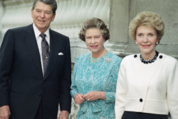 Former U.S.  President Ronald Reagan and wife Nancy (right) meet Britain?s Queen Elizabeth II for a lunch engagement at Buckingham Palace, London, on Wednesday, June 14, 1989, amid speculation the Queen may confer a Knighthood on Reagan.  A Knighthood is the highest honour Britain bestows on Americans. (AP Photo/Martin Cleaver)