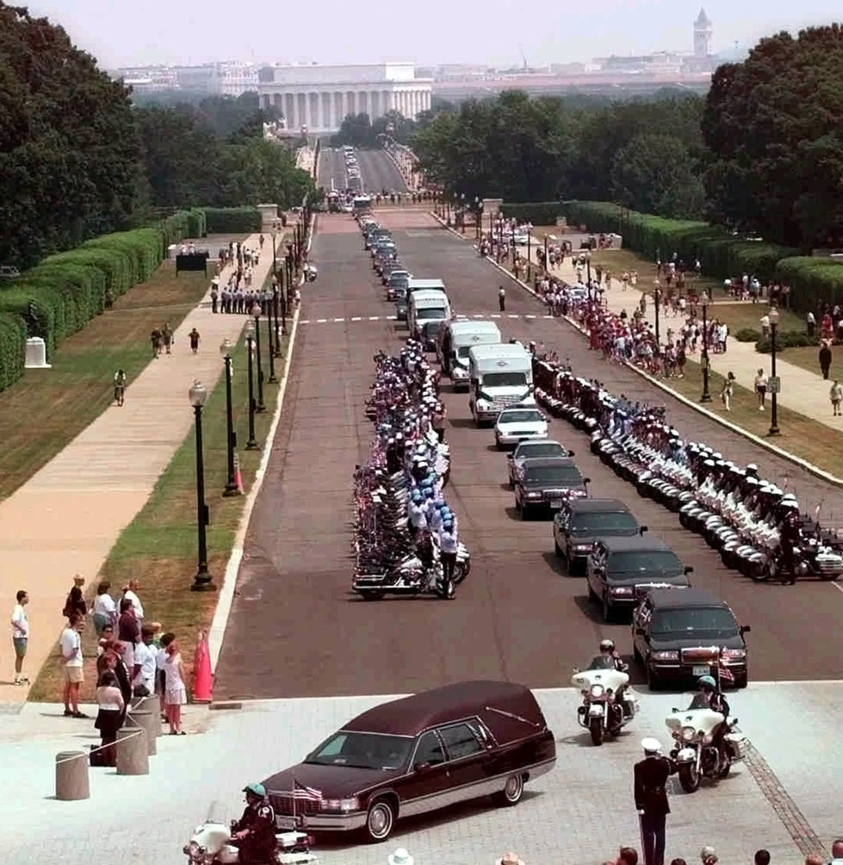 A hearse carring the body of fallen Capitol Police officer John Gibson turns off Memorial Drive and into Arlington National Cemetery in Arlington, Va., during his funeral procession Thursday, July 30, 1998. (AP Photo/Stephan Savoia)