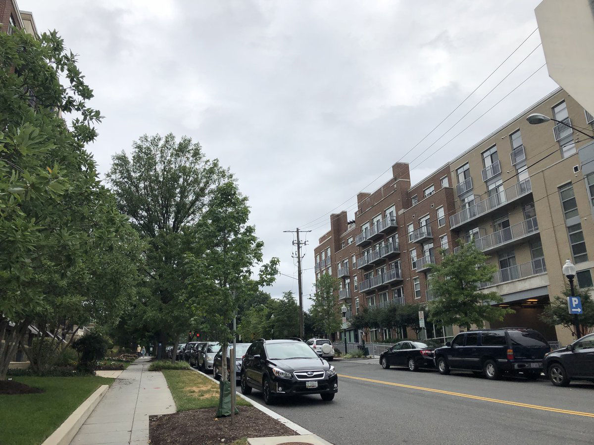 A very slight drizzle started falling in Northwest D.C. a little after 11:30 a.m. on Sunday. Showers and storms are expected to hit the D.C. area Sunday afternoon. (WTOP/Patrick Roth)