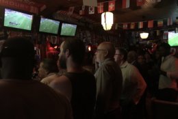 The mood is anxious in Lucky Bar with 10 minutes left in the match. (WTOP/Michelle Basch)