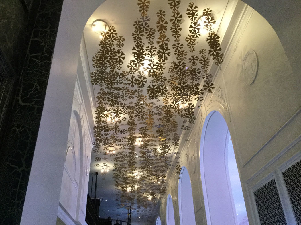 Gold hanging foil decor with over 120 individual accents. (Courtesy Rasmus Auctions)