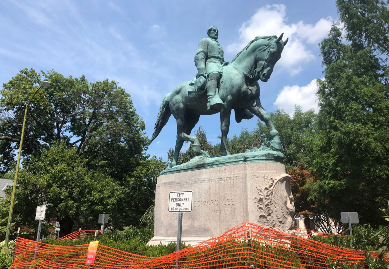 Mesh fencing was placed around the statue of Robert E. Lee in Charlottesville. (WTOP/Max Smith)