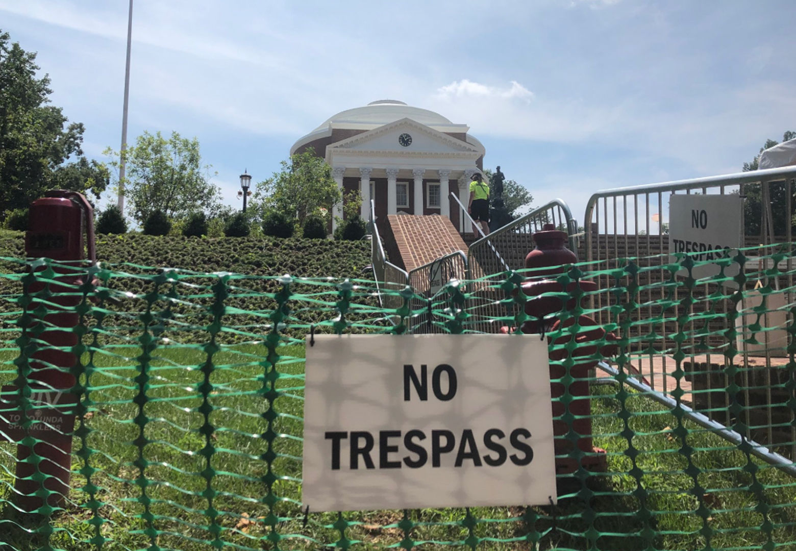 At University of Virginia, “no trespass” signs and barricades surround the rotunda ahead of a Saturday morning “reflection and renewal” university event with tight security and planned protests on Grounds. (WTOP/Max Smith)