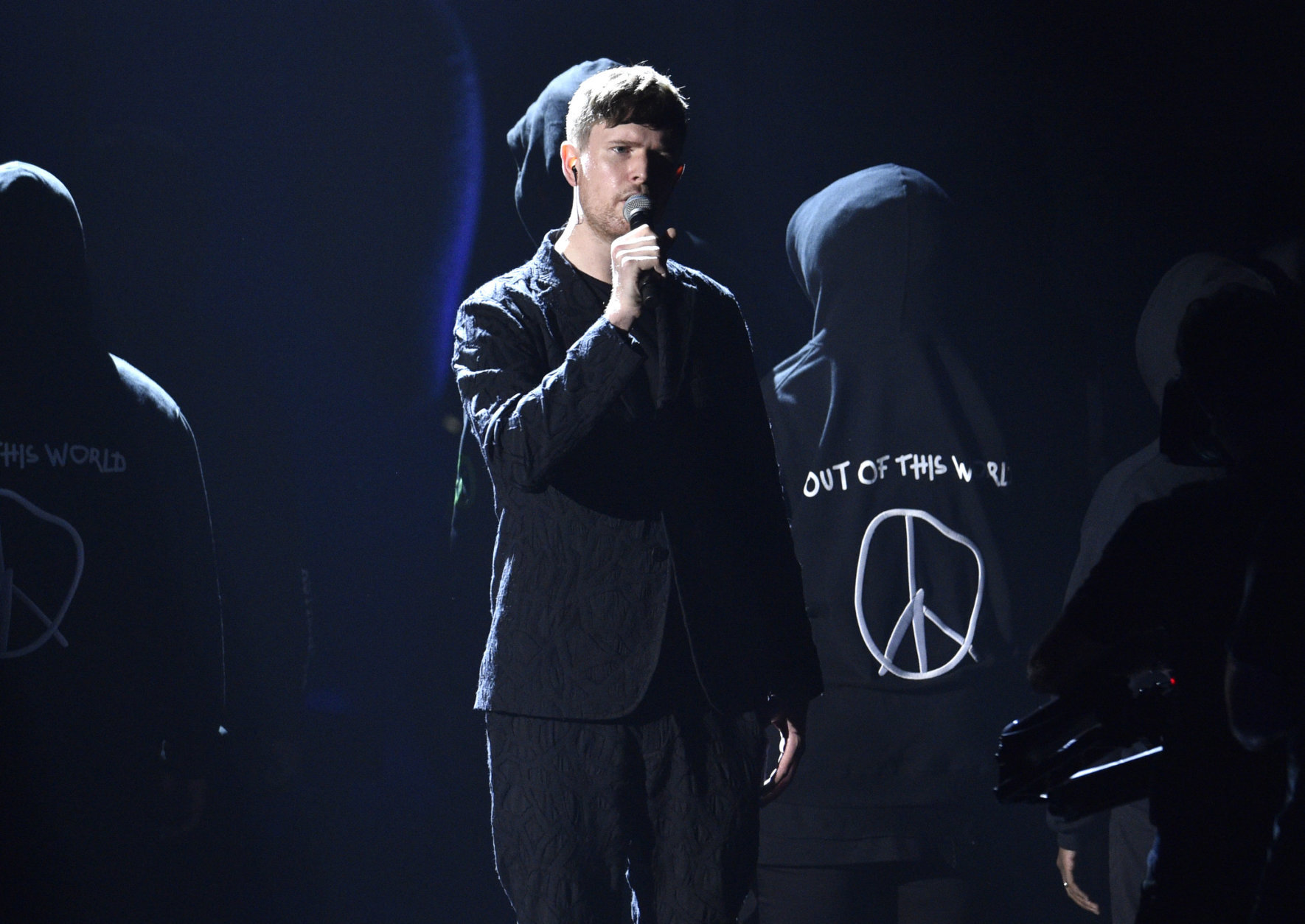James Blake performs at the MTV Video Music Awards at Radio City Music Hall on Monday, Aug. 20, 2018, in New York. (Photo by Chris Pizzello/Invision/AP)
