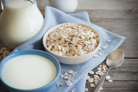 Oat milk: What to know about this dairy-free alt-milk