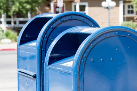 Postal Service reports $1.5B quarterly loss